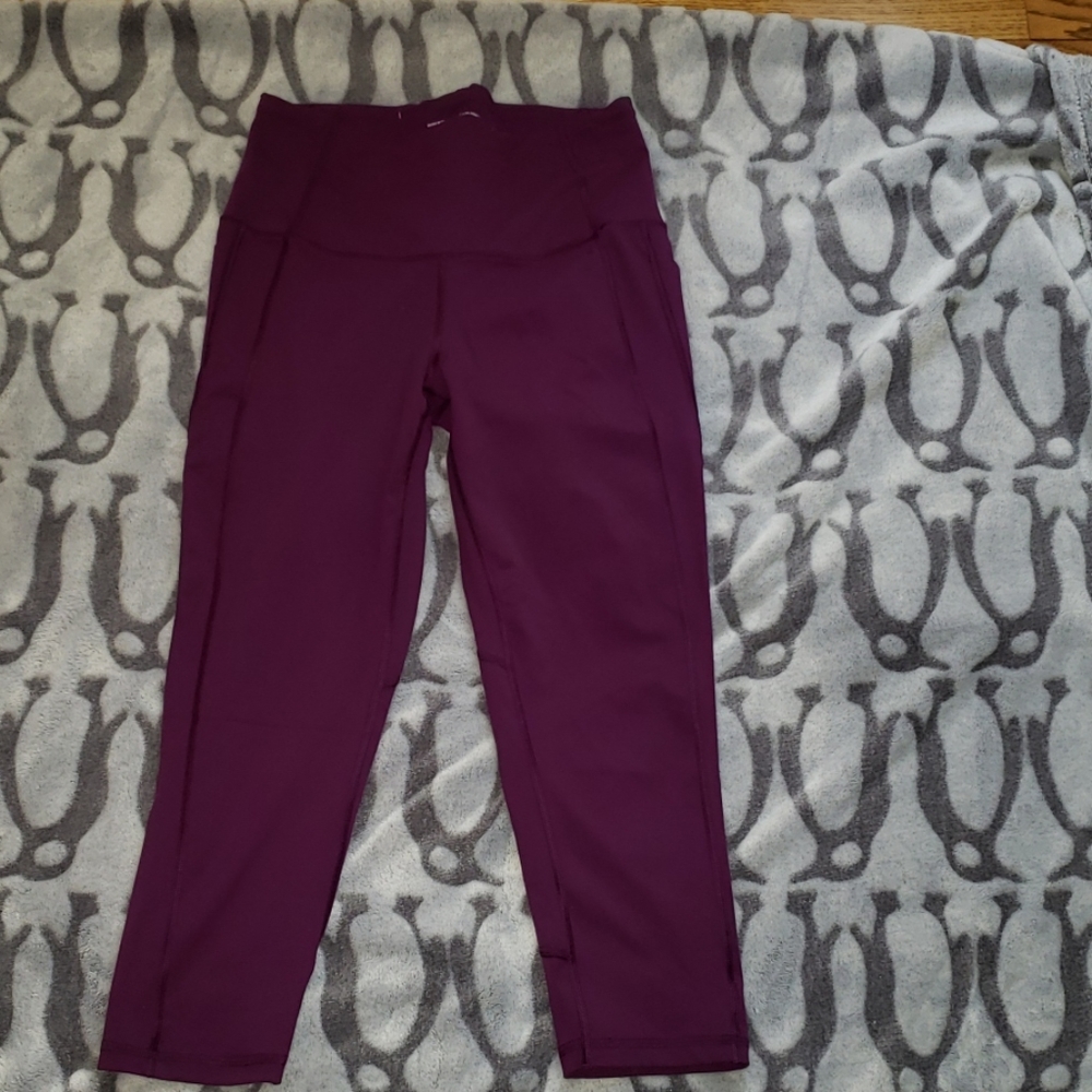 Victoria's Secret knockout cropped 3/4 length pant